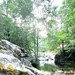 El Sueno De La Pintora, Al Lado De Piscinas *