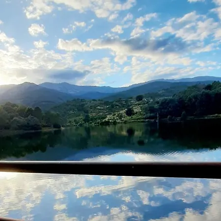 El Sueno De La Pintora, Al Lado De Piscinas *