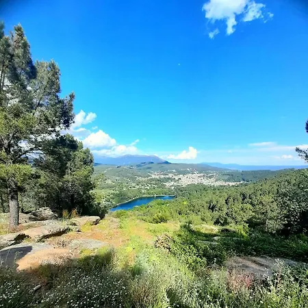 El Sueno De La Pintora, Al Lado De Piscinas
