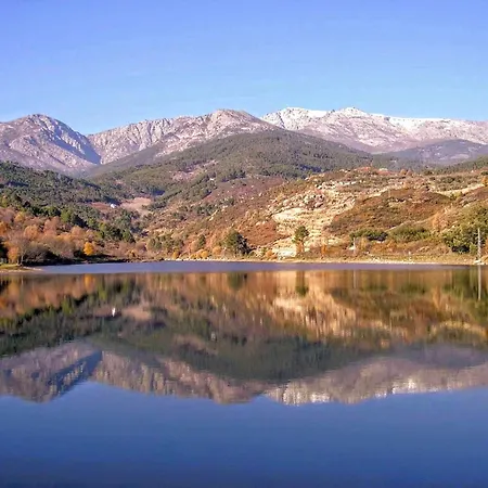 El Sueno De La Pintora, Al Lado De Piscinas