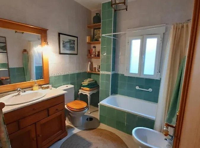 El Sueno De La Pintora, Al Lado De Piscinas