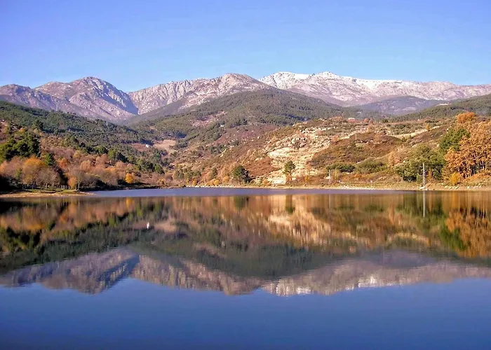 El Sueno De La Pintora, Al Lado De Piscinas
